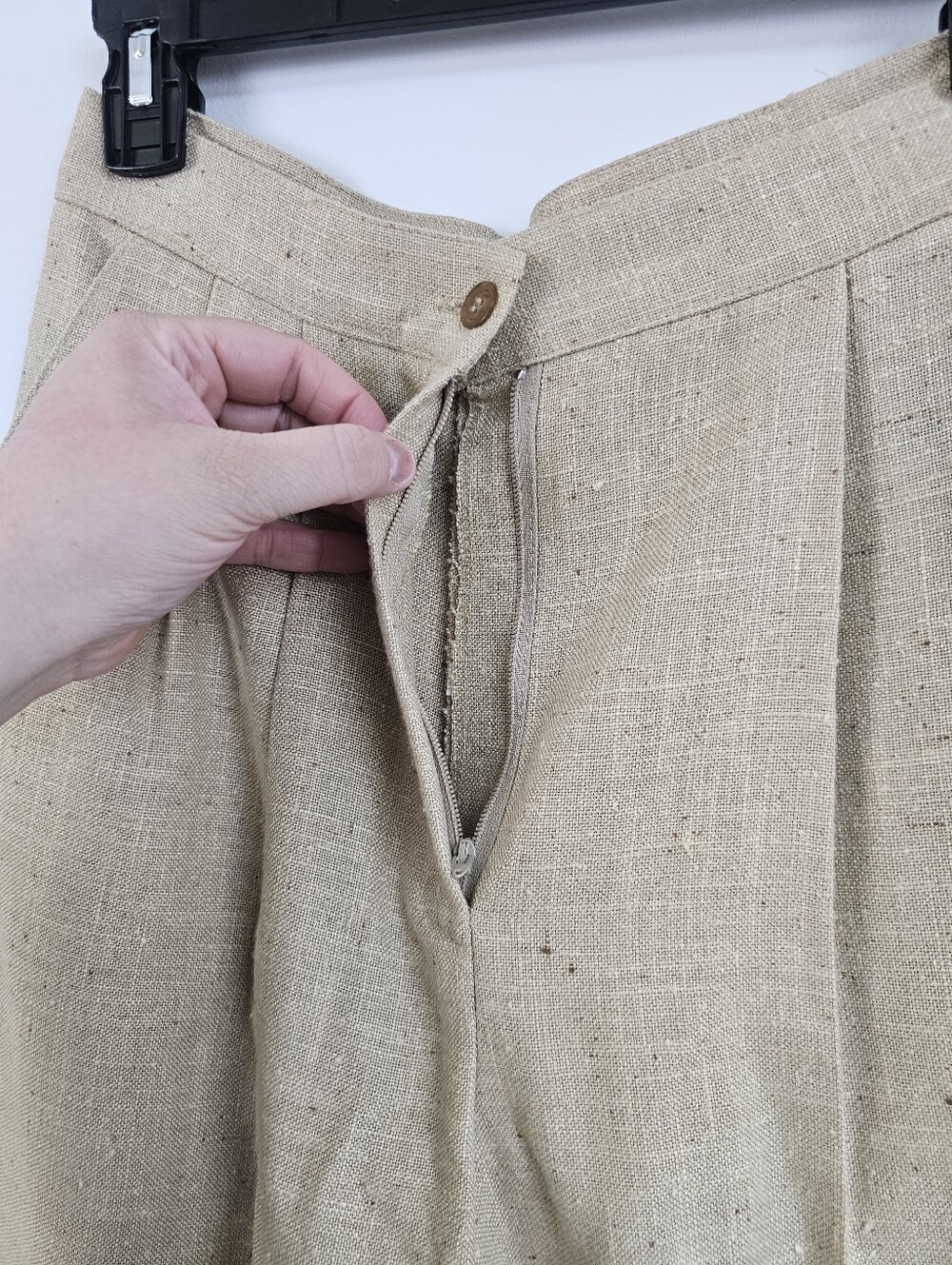 Old Money Linen Like High Wasted Pleated Longer Shorts Minimalist Sttle - Picture 3 of 5